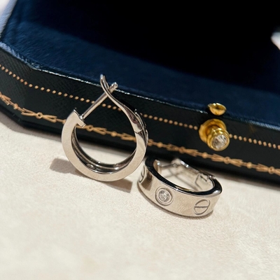 OEM ODM Massivgold-Ohrringe 18k Naturdiamanten-Liebesohrringe AU750